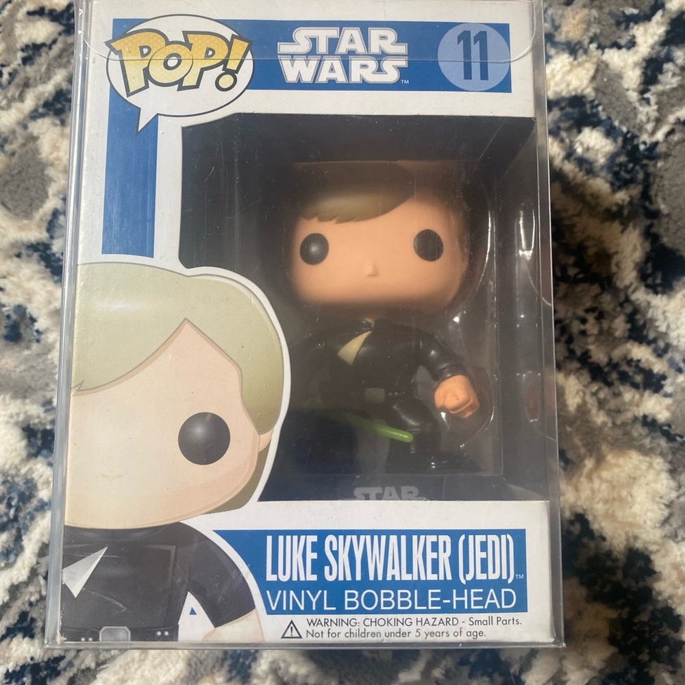 Pop Star Wars Luke Skywalker Figure with Green and Black